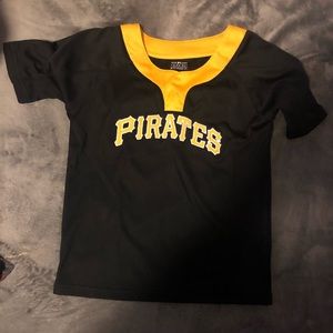 Pirates boy toddler sport shirt size 5/6